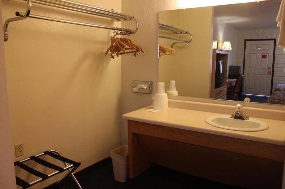 River Inn ซูซานวิลล์ ภายนอก รูปภาพ